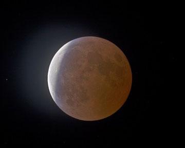 Жители России увидят полное лунное затмение